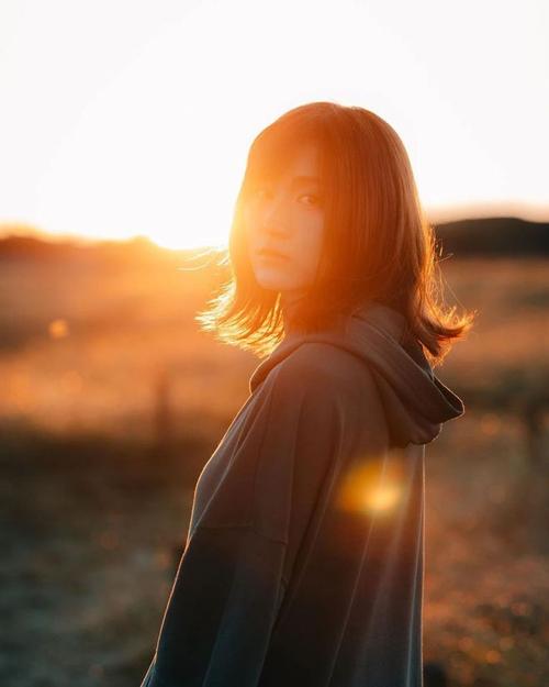 背光怎么拍出清晰的照片好看图1