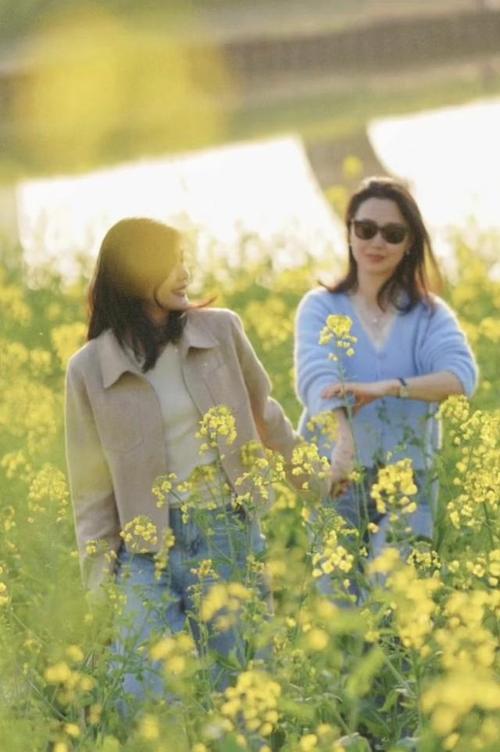 中年女人照相姿势怎么摆好看图3