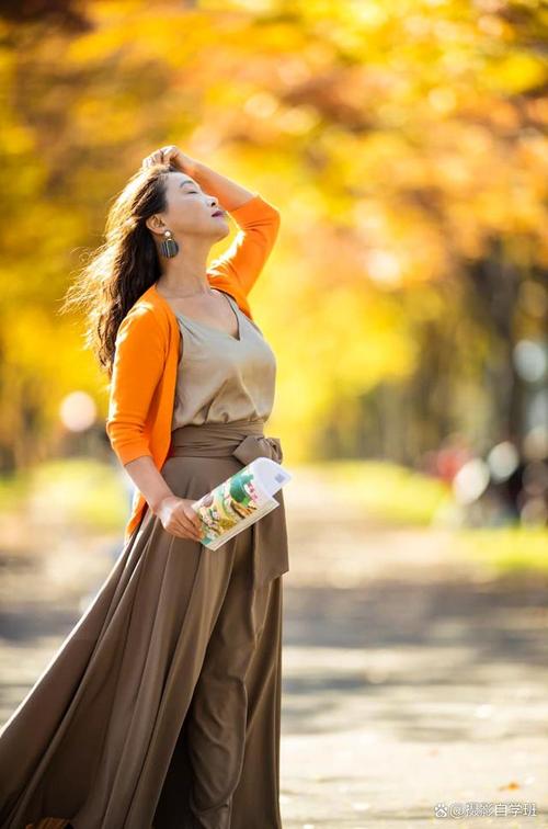 中老年人用什么姿势拍照?