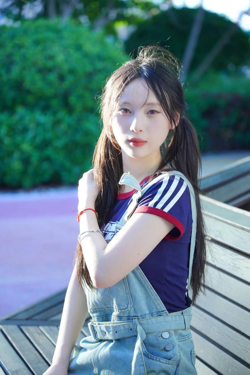 女孩儿拍照姿势图2