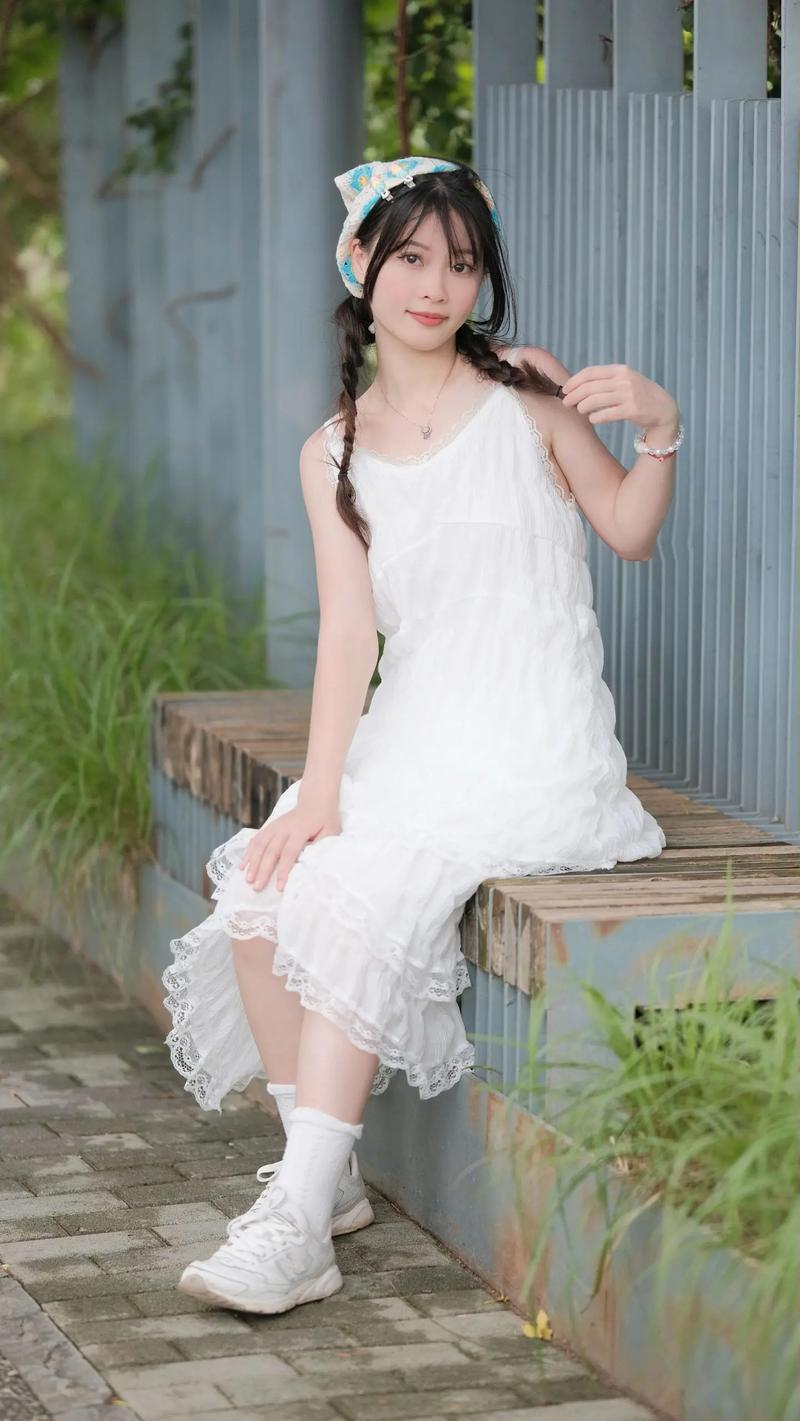 9个甜妹跪坐拍照姿势