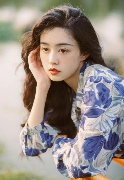 拍照姿势如何拍好看上半身图1