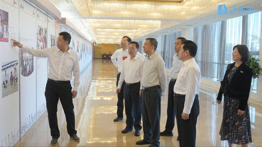 领导照片怎么拍呢?