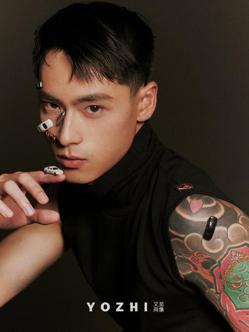 男生哪个角度拍照好看