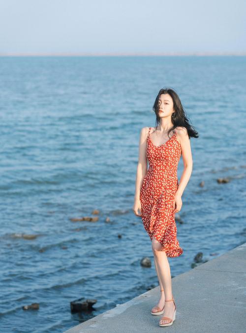 女生全身拍照怎么摆姿势才能显高显瘦?