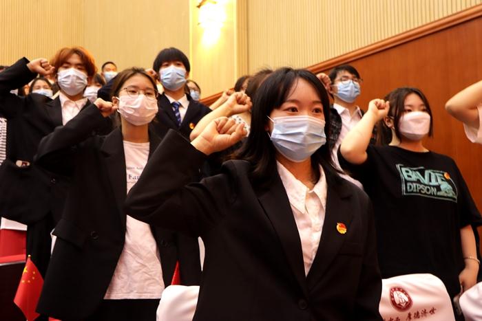 宣誓姿势的由来图2