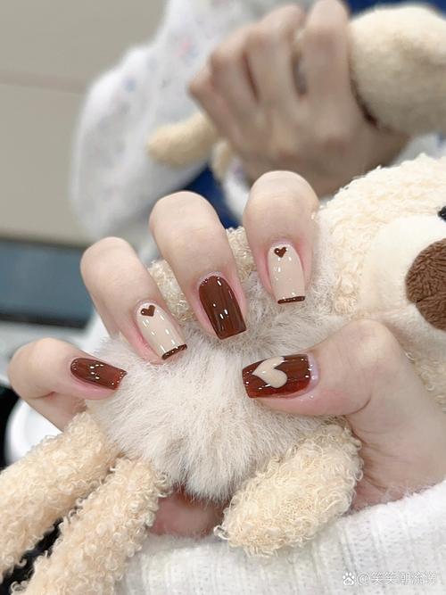 秋冬跳色美甲图片这几款落落大方很温暖