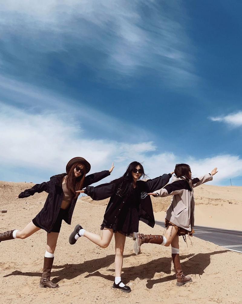 三人职业拍照造型怎么摆