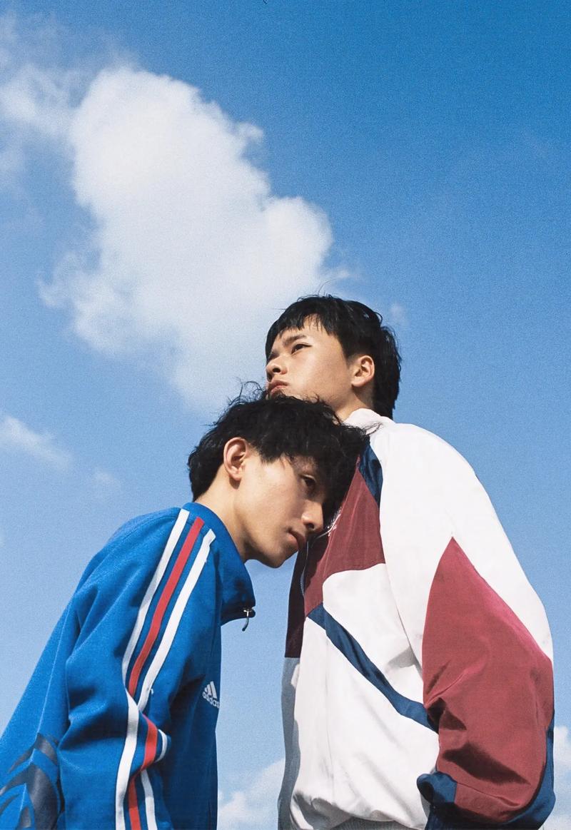 兄弟拍照摆什么姿势