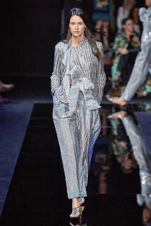 服装摆拍如何做出这种效果