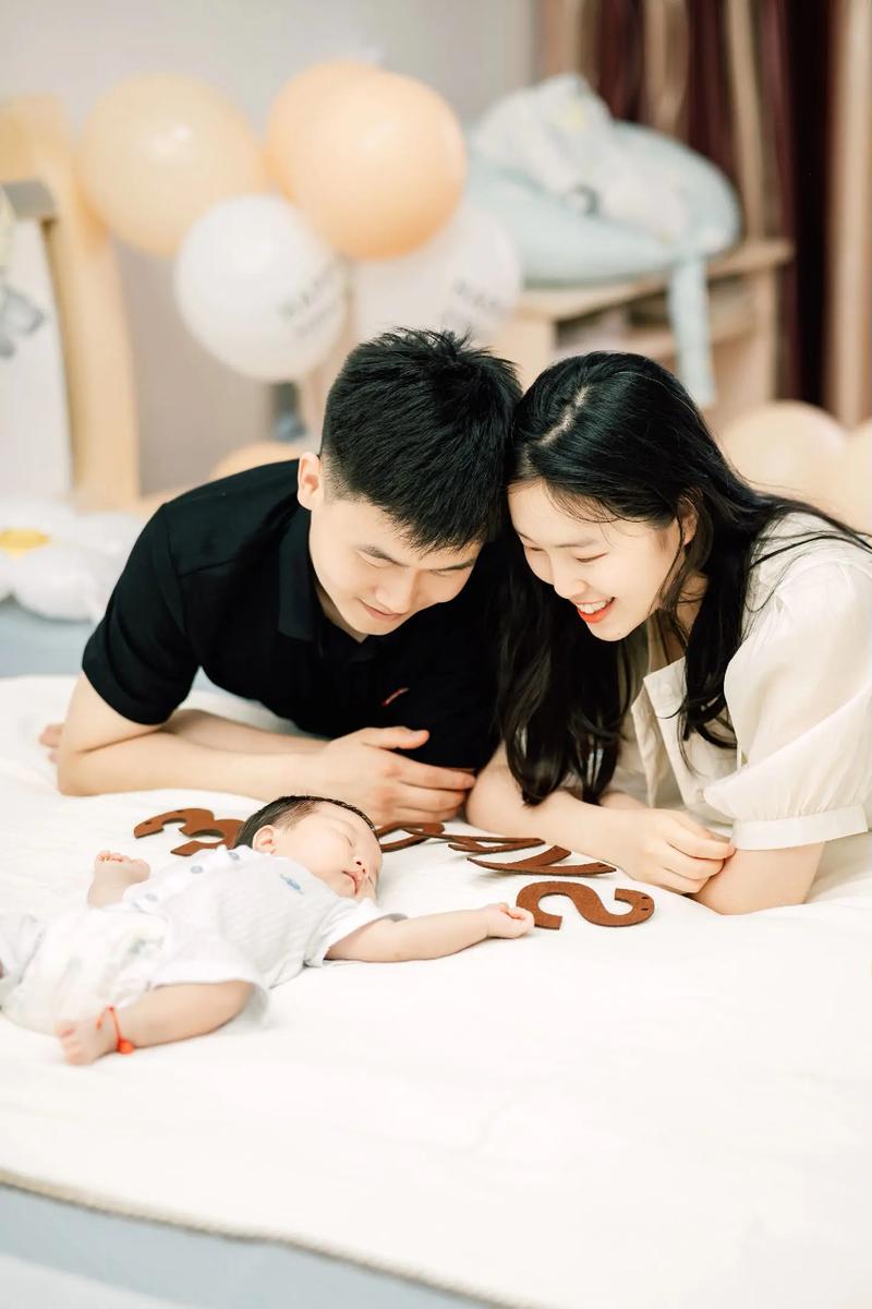 一家3口拍照造型怎么摆才好看?