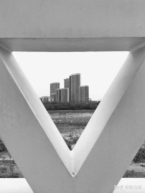 怎么给已经拍好的没有位置信息的照片后期加位置信息?