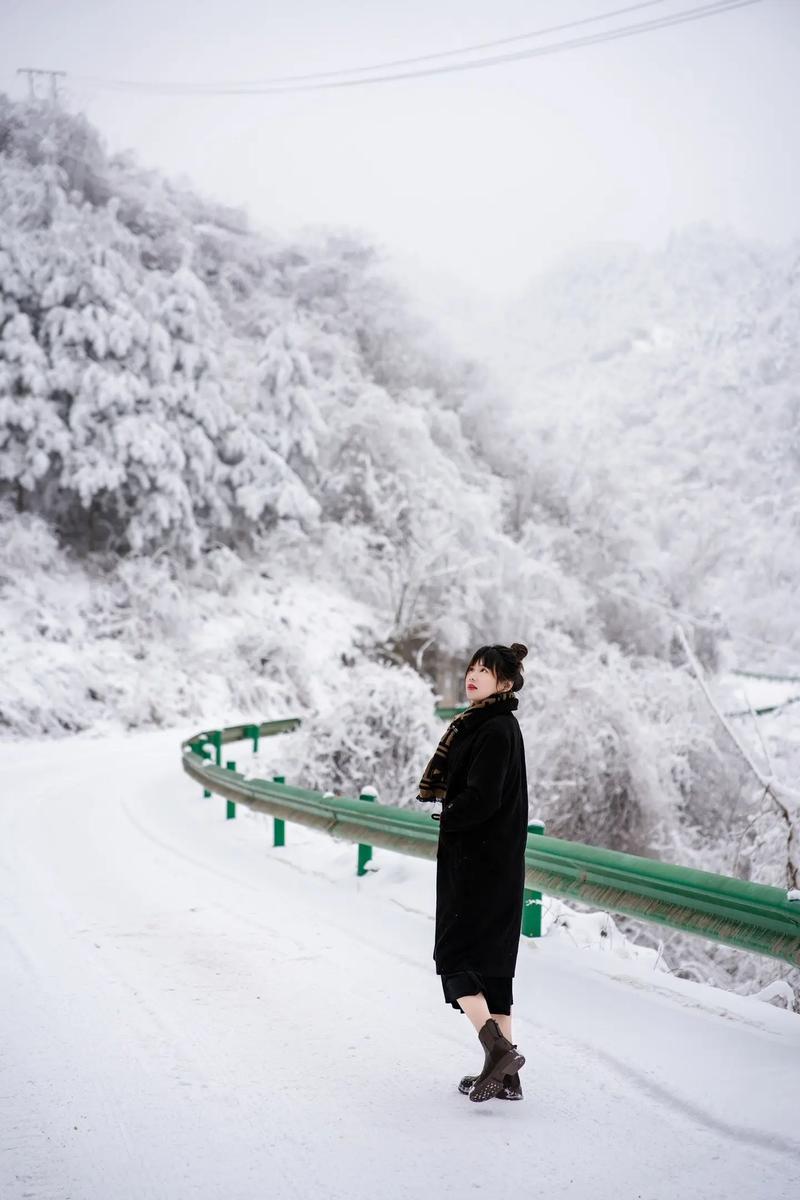 冬天拍雪景穿什么衣服好看呢?