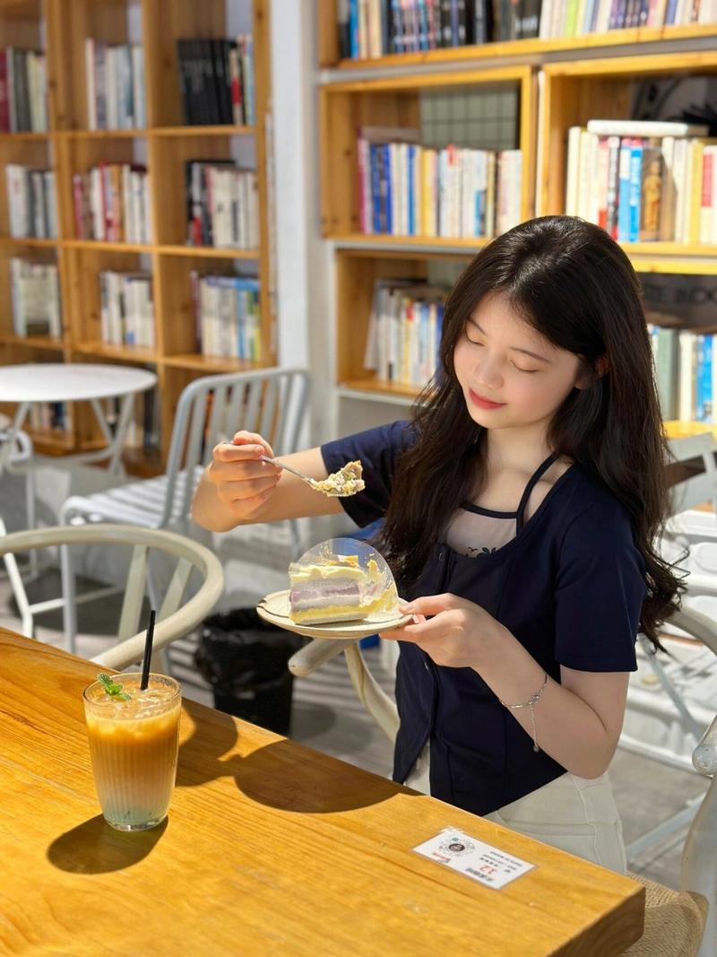 下午茶探店拍照姿势显高显瘦快速出片