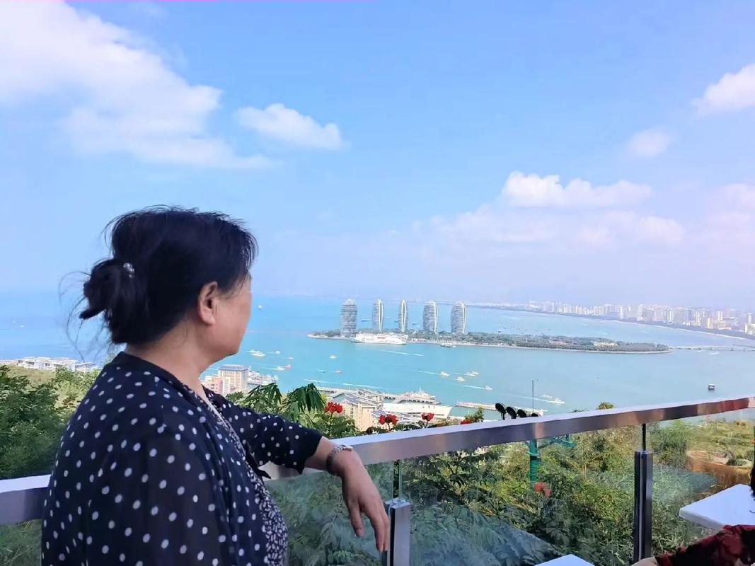 在三亚鹿回头山顶公园怎么拍出好看的游客照?