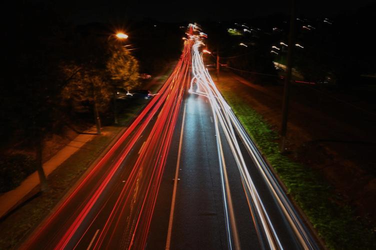 苹果相机怎么拍出车流光线