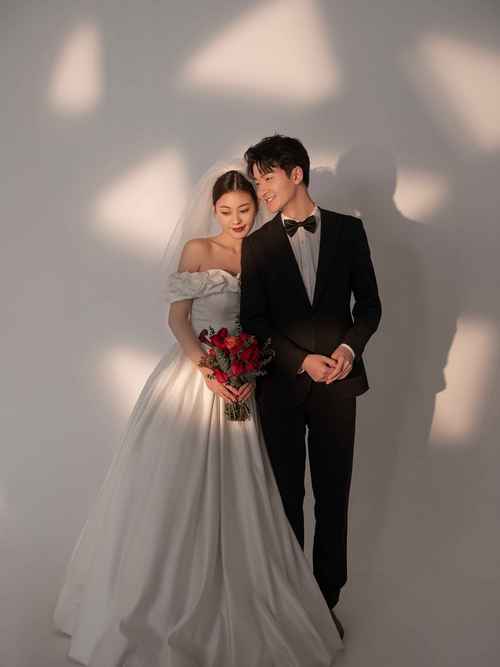 拍婚纱照都有哪些姿势