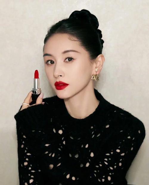 王子文晒与吴永恩鬼脸自拍,情侣拍照可以摆什么pose?