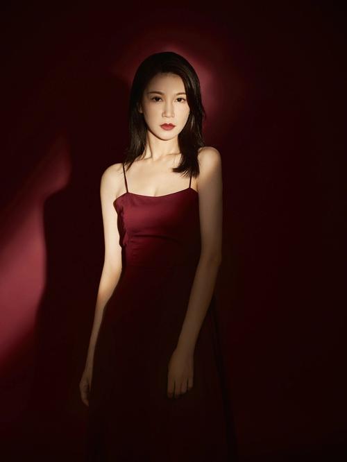 怎么把白色背景打灯光打的更白面部光比是多少?