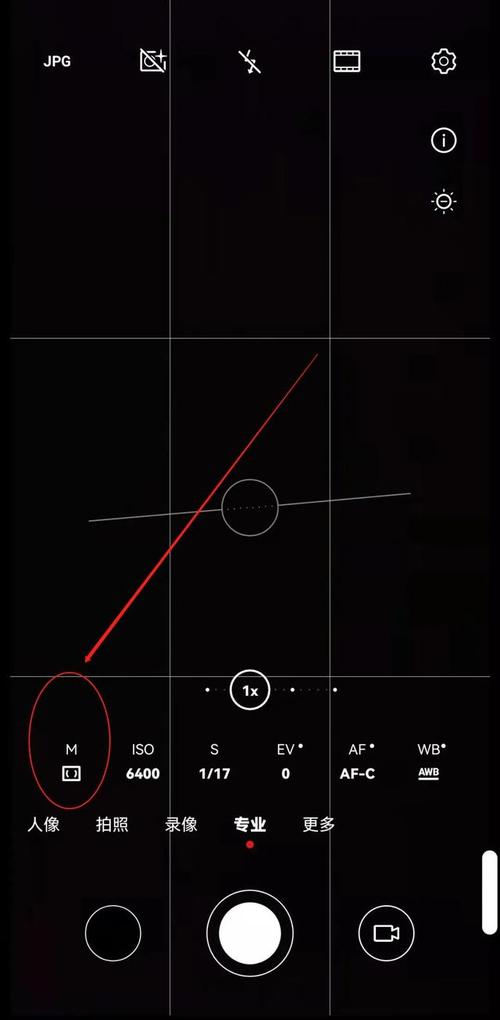 请问各位这张照片怎样拍出来的?主要是想知道背景怎样弄成黑的