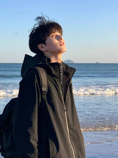 男生拍照pose大全,用简单自然的姿势,你也能拍照帅气有风格