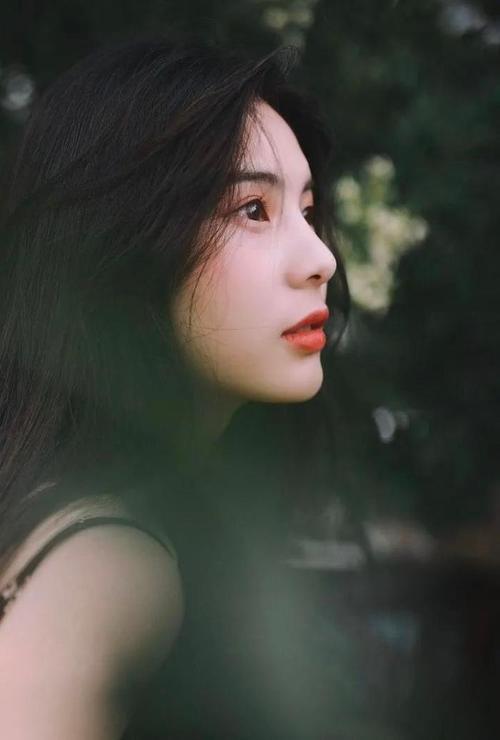 拍照怎么摆姿势更自然?教你自然慵懒拍照风