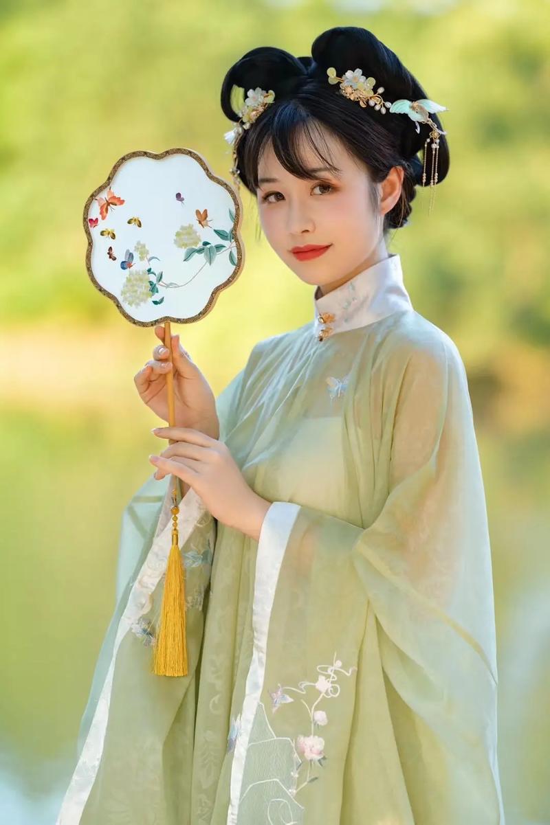 汉服里有哪些好看的拍照姿势?
