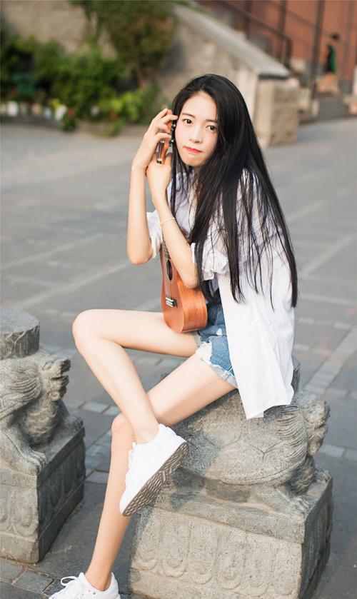 拍照中怎么拍会显得人修长?