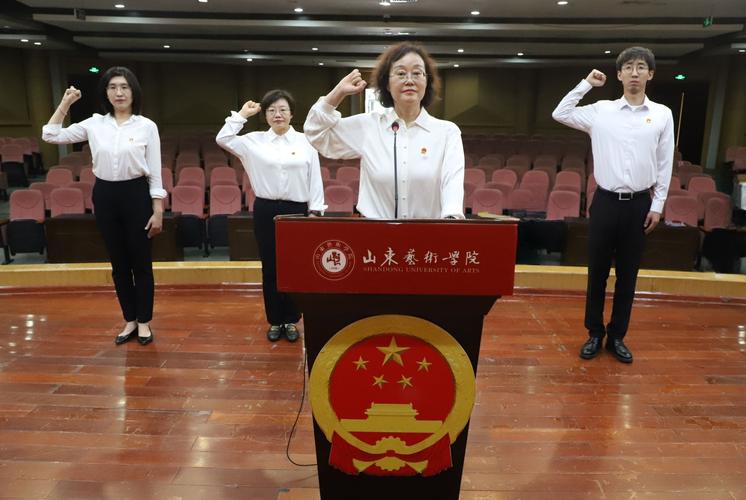 宣誓正确姿势图片大全图3