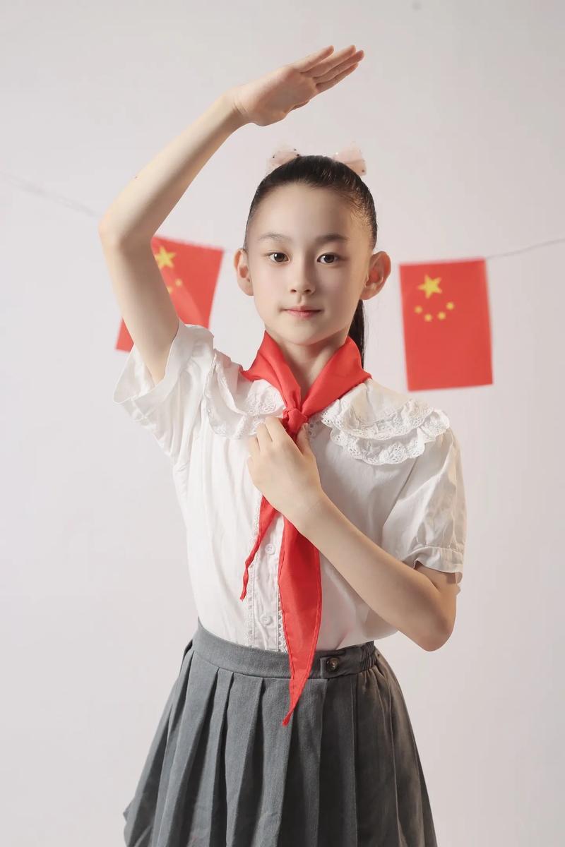 少先队员宣誓标准姿势