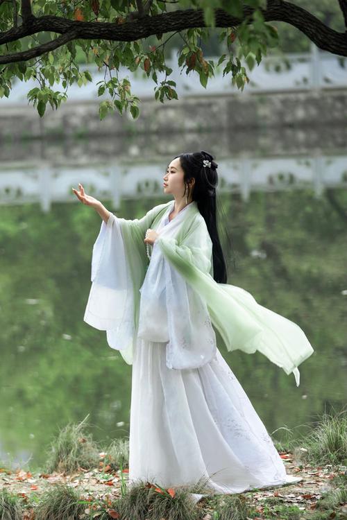 小个子如何挑汉服穿搭拍照?