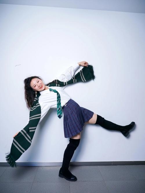 年会拍照姿势摆法