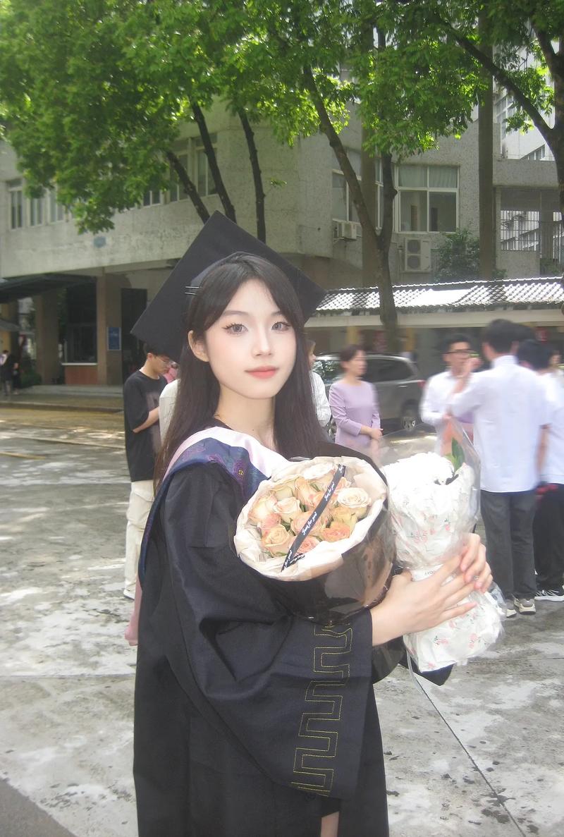 毕业拍照姿势的摆法