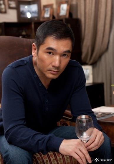 红毯无修图,汤唯满脸油光,姚笛亮相认不出,彭于晏显苍老,他们都怎么了...