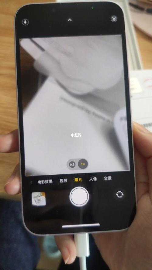 为什么苹果手机照相一闪一闪的?