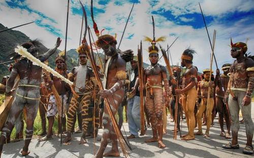 世界上有食人族吗?我看了一个光盘里面有,吓死我了,太残忍了!世界上有吗...