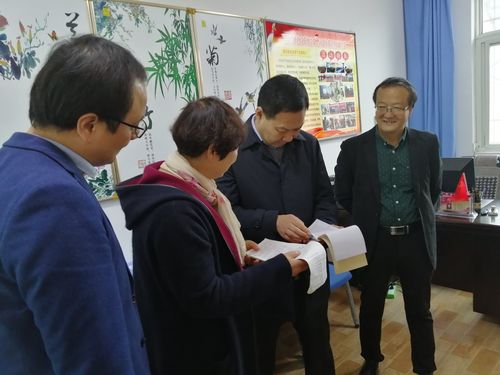 领导视察工作时如何沟通合个影