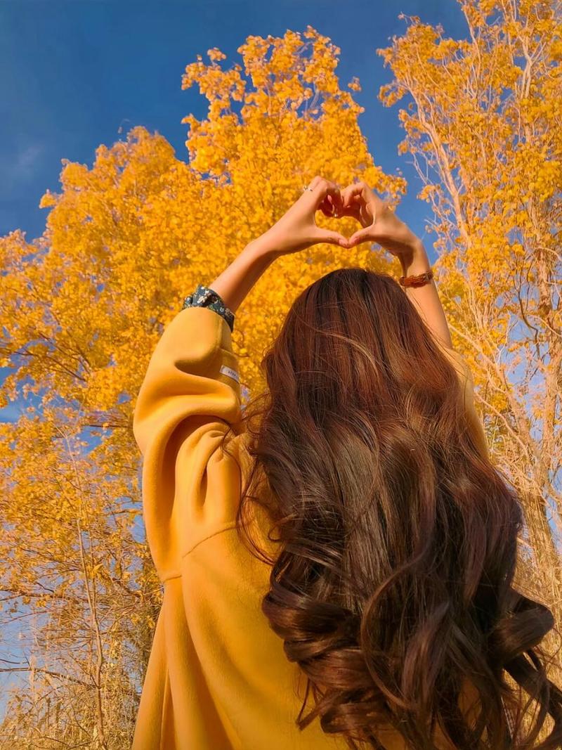 拍照姿势怎么摆女生背影好看图2