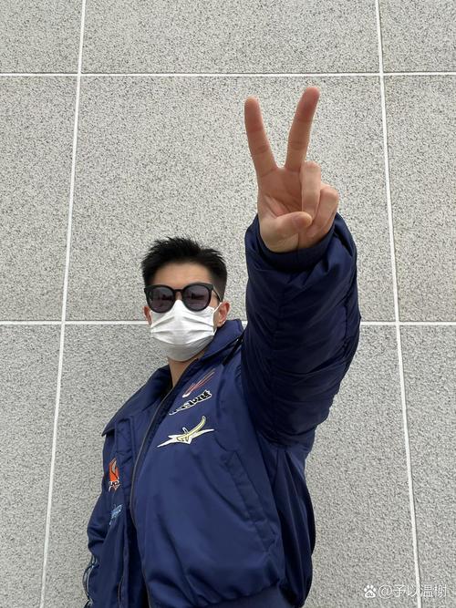 拍照男的怎么摆姿势图3