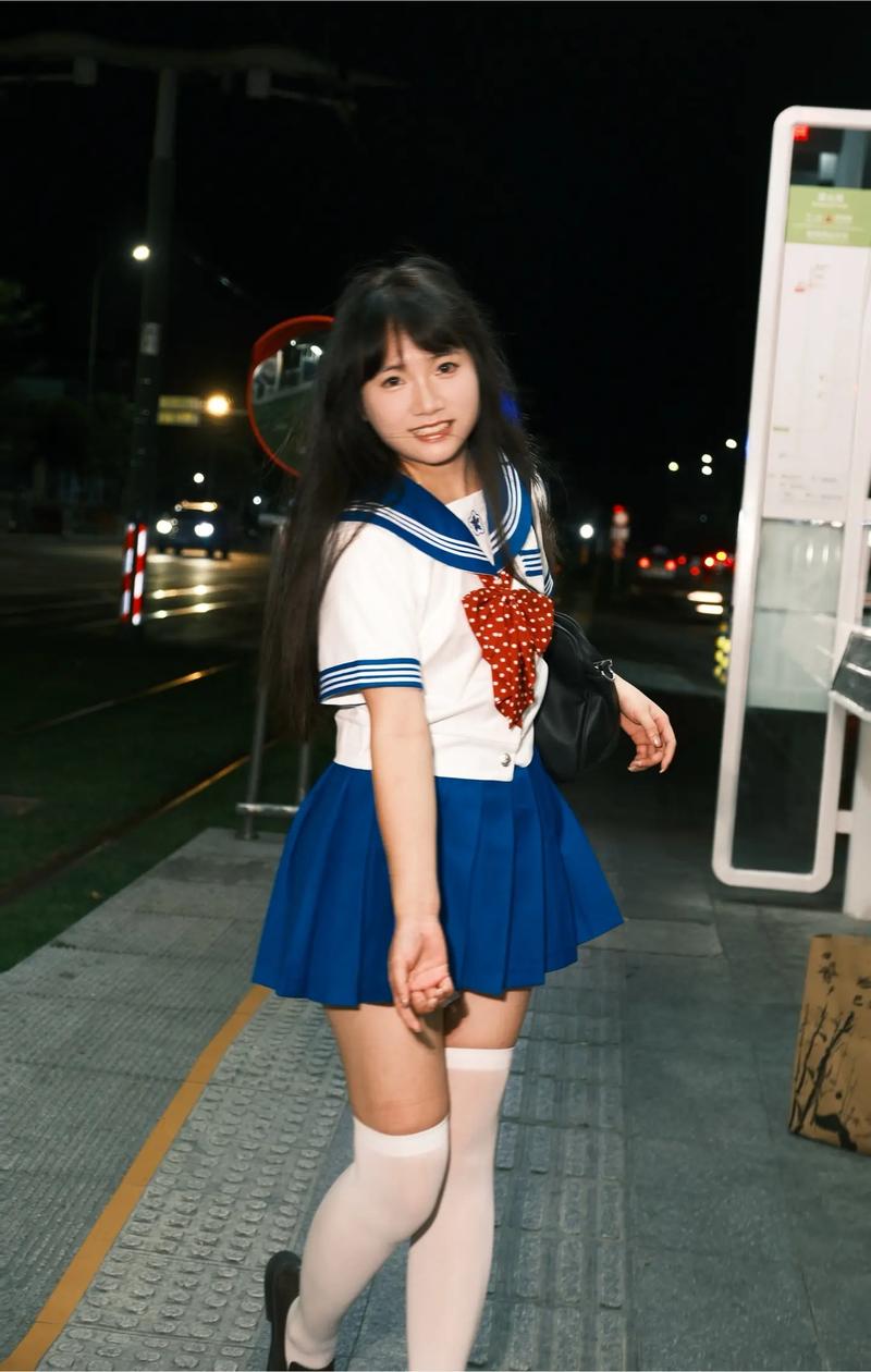 女孩拍照的姿势图片可爱图2