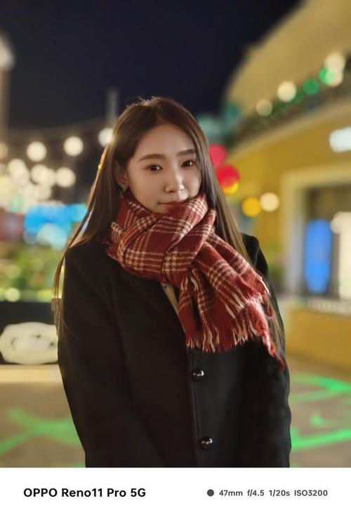 一个人自拍怎么拍照侧面在灯光下图3