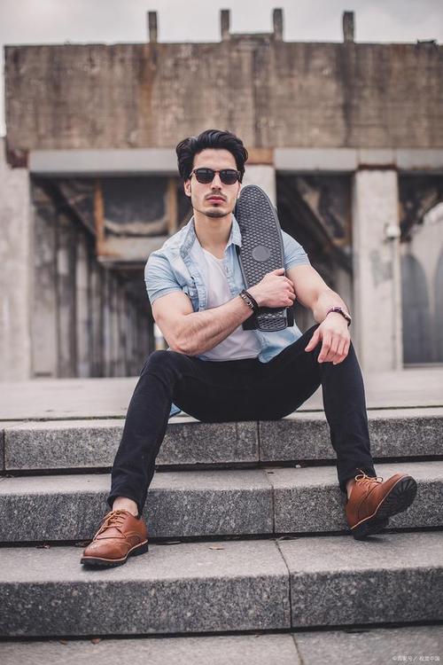 男人拍照有这6招最帅姿势就够了~