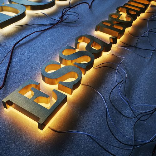 钛金背发光字怎么安装