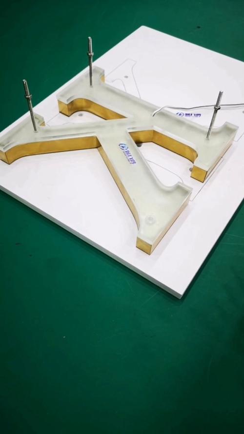 背发光字如何安装