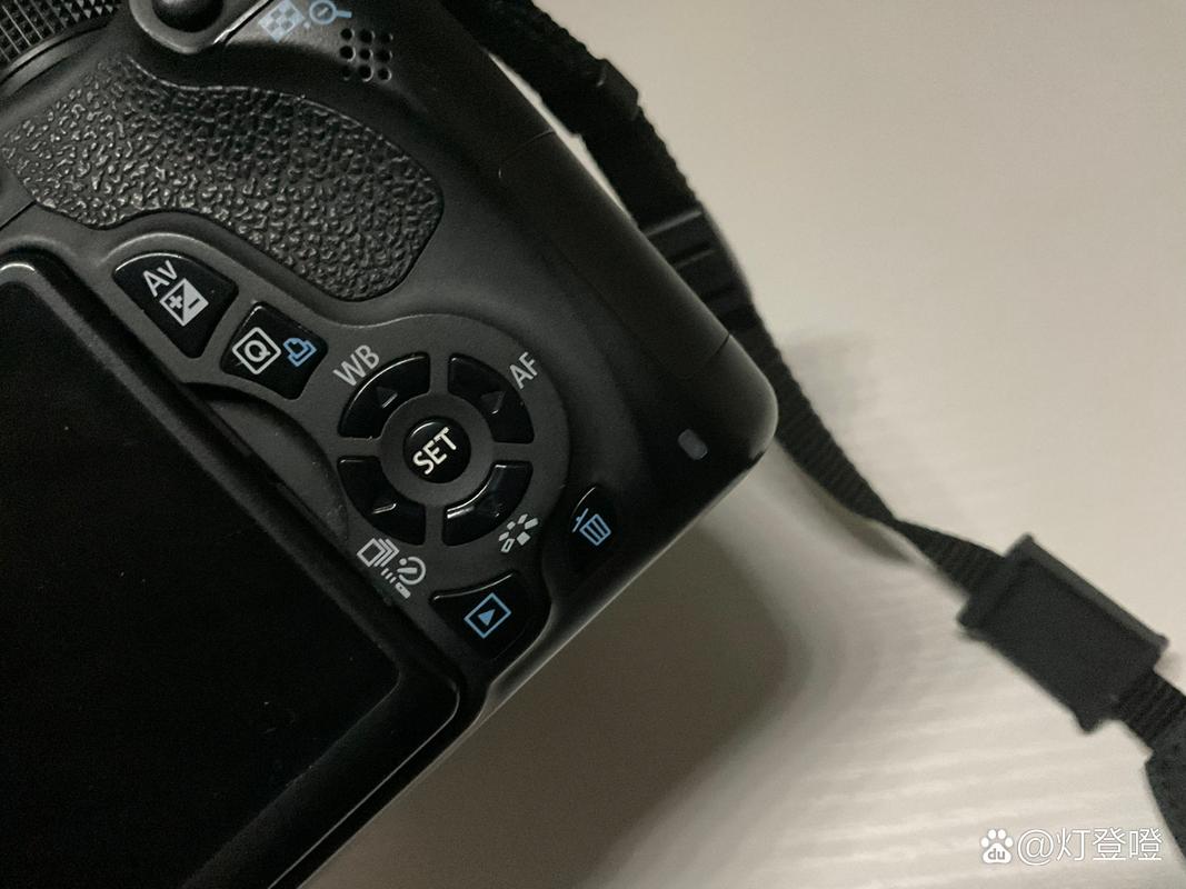 佳能700d开机拍照屏幕不亮