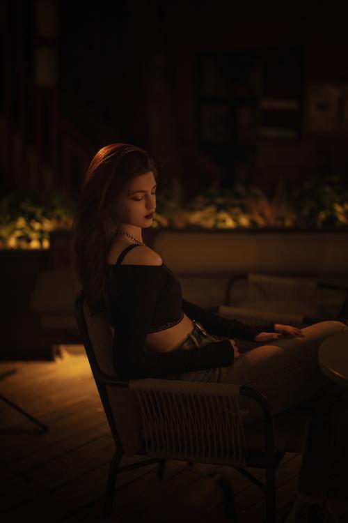 夜晚怎么拍出完美的人像照片?