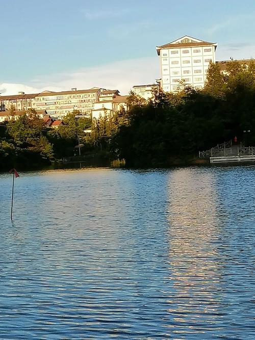 怎样用美篇把图片做成影集。怎样使用美图