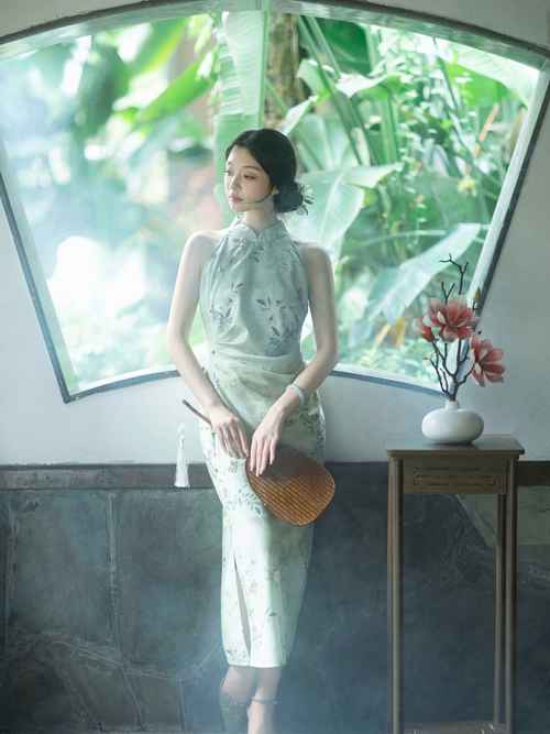 假期写真新中式旗袍拍照姿势