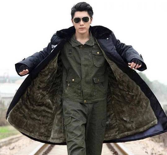 穿军大衣怎么发朋友圈