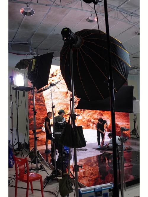 如何操作舞台灯光